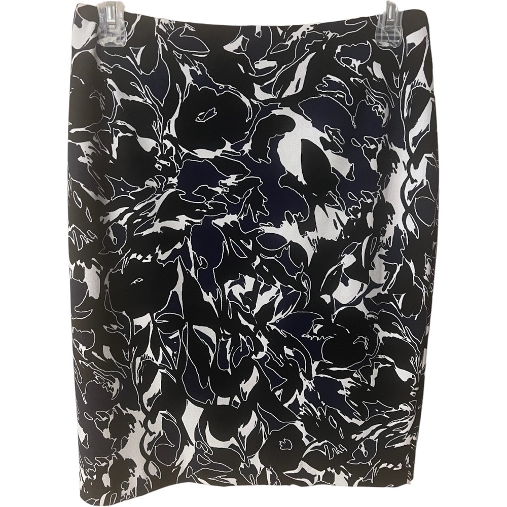 A Kasper black & white skirt in size 8